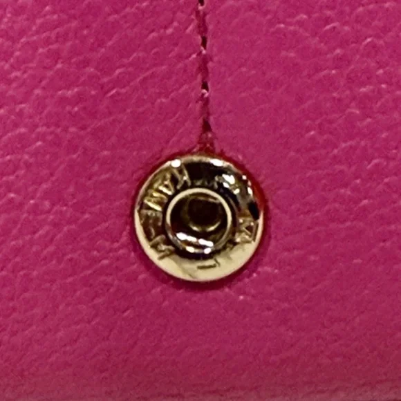 Kate Spade VGUC Bubblegum Pink
Leather VillabellaAve Mara Bow Wristlet
W/COA - Picture 8 of 12